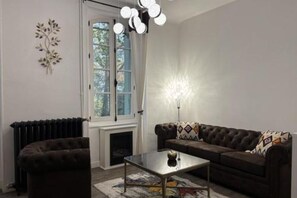 Living area - Very quiet house with private pond pets welcome (Bézenet)