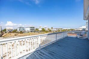Property grounds - Take It Sea Z | Dog-Friendly | Short Walk to Beach | Private Deck (Gulf Shores)