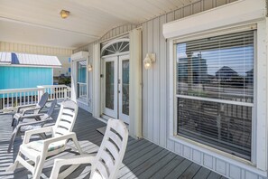 Terrace/patio - Take It Sea Z | Dog-Friendly | Short Walk to Beach | Private Deck (Gulf Shores)