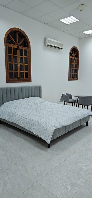 7 bedrooms, iron/ironing board, WiFi