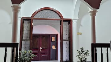 Interni