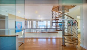 Interior - LUXURY 8 BDRM OCEANFRONT HOUSE W/POOL, JACUZZI & HOT TUB FACING THE OCEAN! (Westhampton Beach)