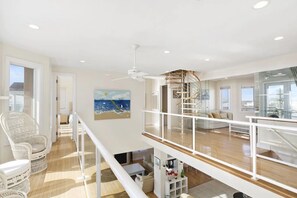 Interior - LUXURY 8 BDRM OCEANFRONT HOUSE W/POOL, JACUZZI & HOT TUB FACING THE OCEAN! (Westhampton Beach)