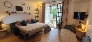 1 bedroom, iron/ironing board - New 250m Beach Apt with Pool & Terrace (Saint-Raphaël)