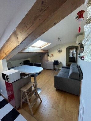 Interior - Atypical studio in the heart of  Cannes (Cannes)
