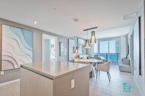 Interior - Luxury apartments oceanfront
(Hyde Beach) (Hollywood)