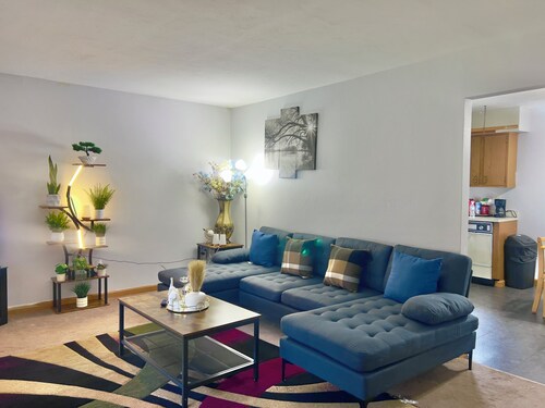 2-bedroom condo in peaceful York with cool AC