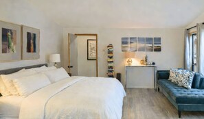 3 bedrooms, desk, iron/ironing board, travel crib - Private Beach Access, Kayaks, SUP, and Whale watching (Langley)