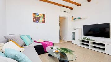 Villa (3 Bedrooms) | Living room