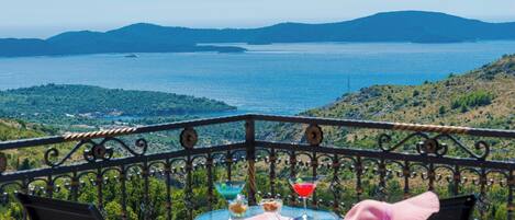 Villa (3 Bedrooms) | Balcony