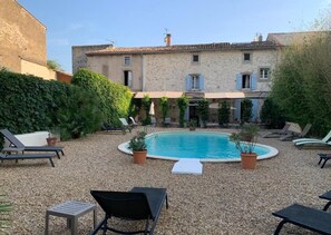 Sesongbasert utendørsbasseng