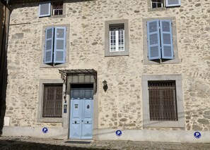 Front of property - Aux Anges Gardiens (Carcassonne)