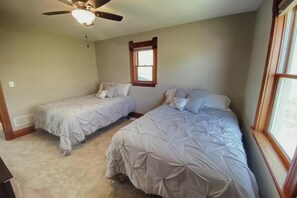 2 habitaciones, tabla de planchar con plancha, internet y ropa de cama 