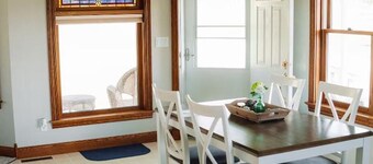 Silver Creek Retreat. Entire Home in Decorah, IA. Beautiful and Comfortable.