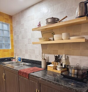 Private kitchen - House 2F|Super Location|5 minutues to Hoan Kiem lake|Take to the airport (Hà Nội)