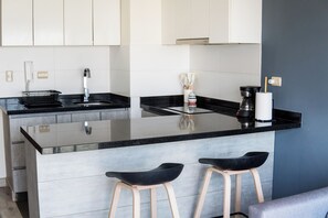 Basic Apartment, Balcony, City View | Private kitchen - APT CONNECT - BARRANCO  (Lima)