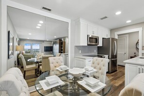Dining - 951 Cutter Court ~ Harbour Town Views! (Hilton Head Island)