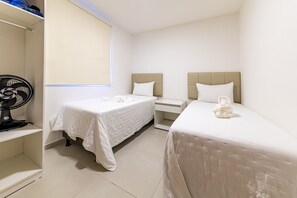 Leilighet | Blendingsgardiner, strykejern/-brett og wi-fi (inkludert)