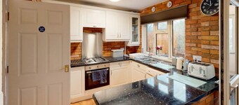 Cosy family home with garden, parking and M5 access