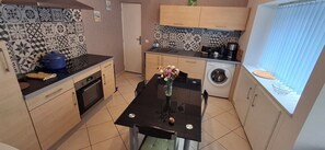Fridge, microwave, oven, stovetop - House by the sea (Trévou-Tréguignec)