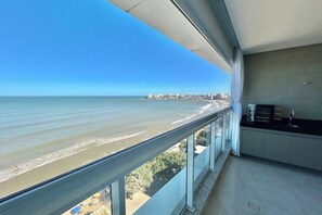 Interior - Beachfront apartment in Praia do Morro with air conditioning and barbecue. (Guarapari)