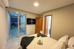 2 bedrooms, iron/ironing board, WiFi, bed sheets - Beachfront apartment in Praia do Morro with air conditioning and barbecue. (Guarapari)