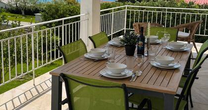 Charming 4-bedroom villa with AC in beautiful Nea Skioni, 40 meters from beach