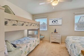 2 Schlafzimmer, Schreibtisch, Bügeleisen/Bügelbrett, WLAN