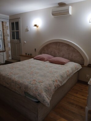 Iron/ironing board, Internet, bed sheets - Vacations in Provence (Cavaillon)
