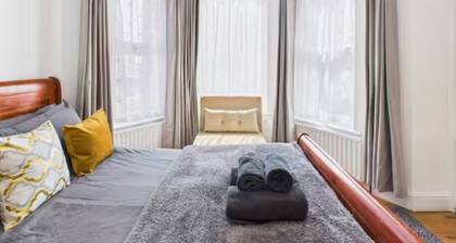 4BR London Home Piccadilly Line Sleeps 9