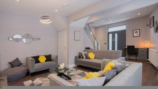 Luxury 3br W Garden Parking Near Spurs Stadium - Londen