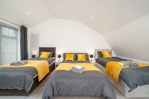 House - Family-friendly 3BR Home London N17 Sleeps 8 (London)
