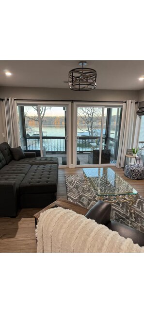 Smart TV, fireplace - Modern updated gorgeous condo with a lake view.  SHORE BEATS WORK (Osage Beach)