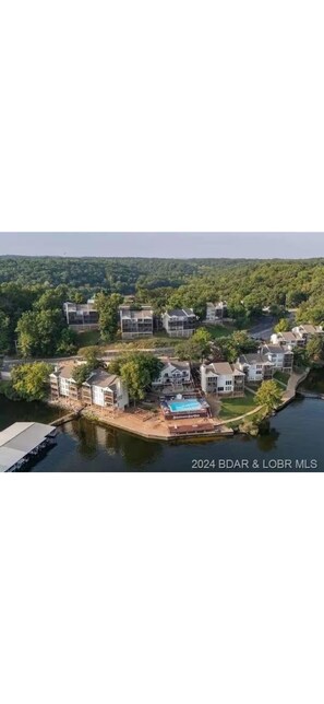 Exterior - Modern updated gorgeous condo with a lake view.  SHORE BEATS WORK (Osage Beach)
