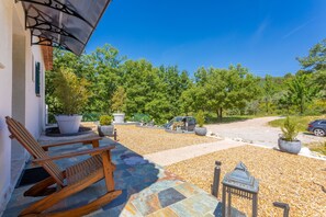 Terrace/patio - Villa 'Magda' with Mountain View, Private Pool and Wi-Fi (Montferrat)