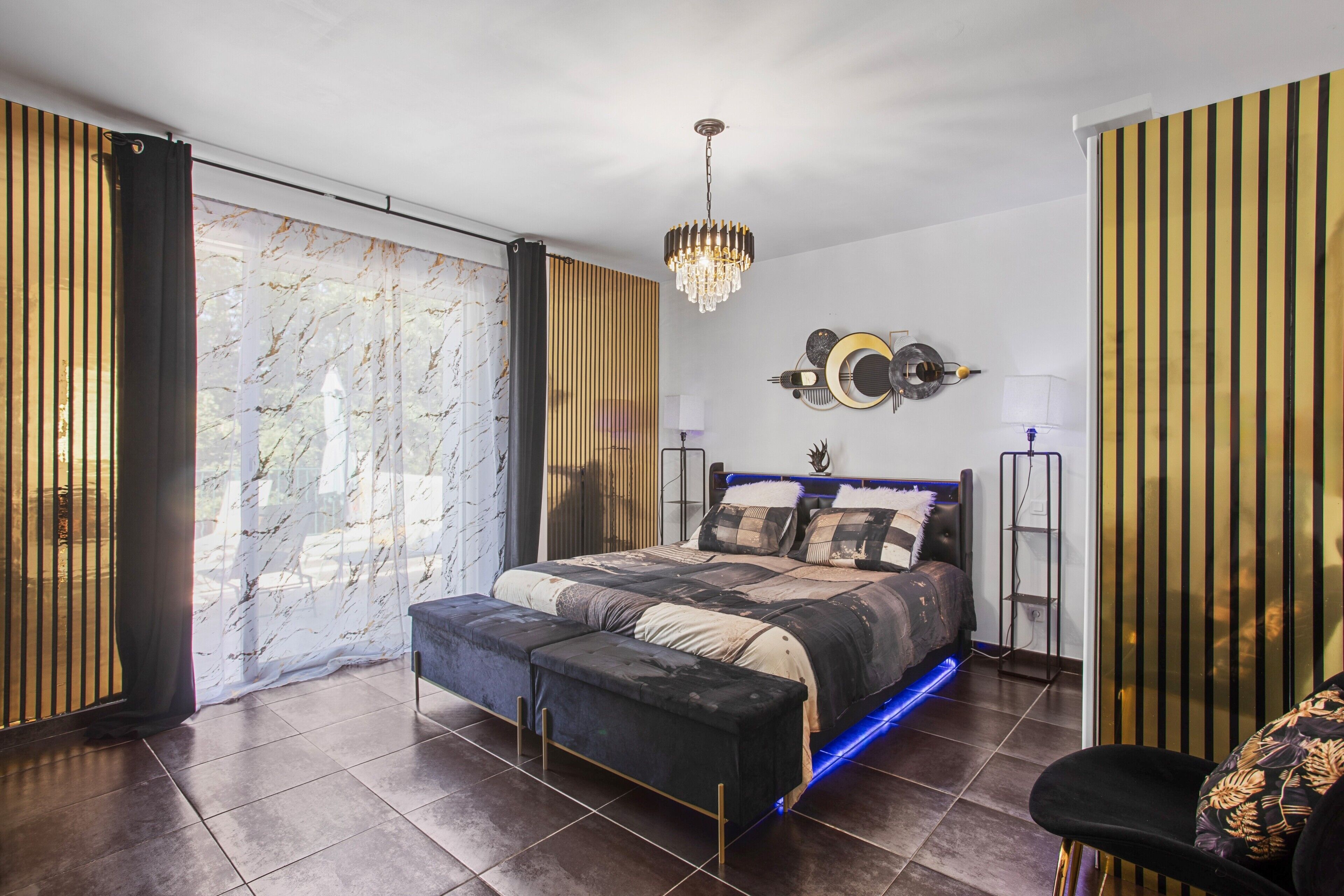4 bedrooms, iron/ironing board, WiFi, bed sheets