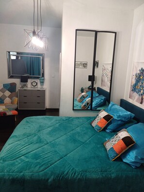 Silitysrauta/-lauta, Wi-Fi, vuodevaatteet