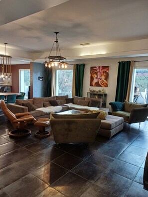 TV, ping pong - Villa 'Magda' with Mountain View, Private Pool and Wi-Fi (Montferrat)