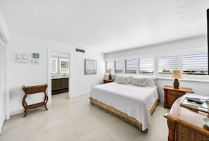 2 bedrooms, travel crib, WiFi, bed sheets - Kawama, Key Largo, Oceanfront Stay, Marina & Pool (Key Largo)