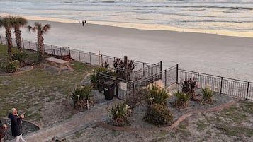 Na praia, espreguiçadeiras