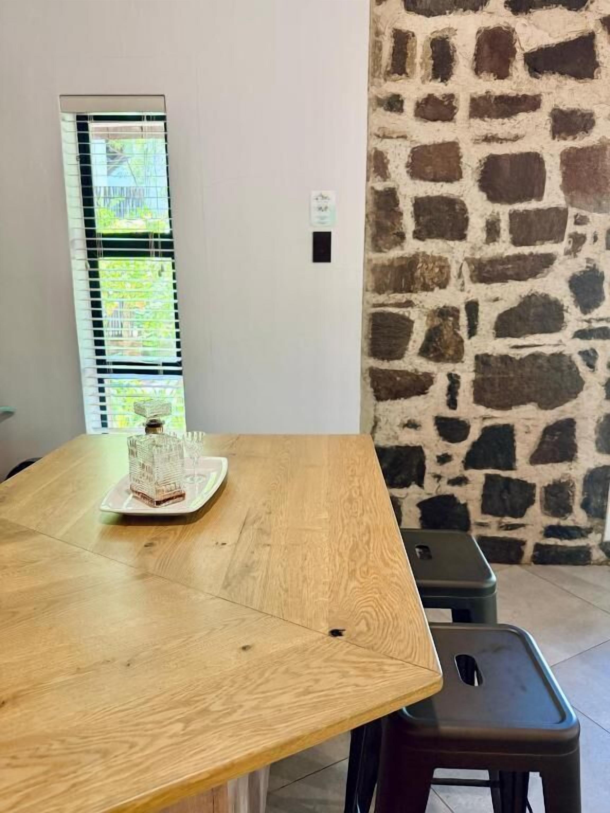 Superior Chalet, Patio, Garden View | Dining | Breakfast, lunch and brunch served 