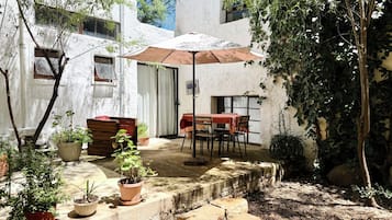 Family Room, Patio, Garden View | Outdoor dining | Breakfast, lunch, brunch served; garden views