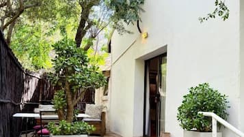 Deluxe Double Room, Patio, Garden View | Terrace/patio