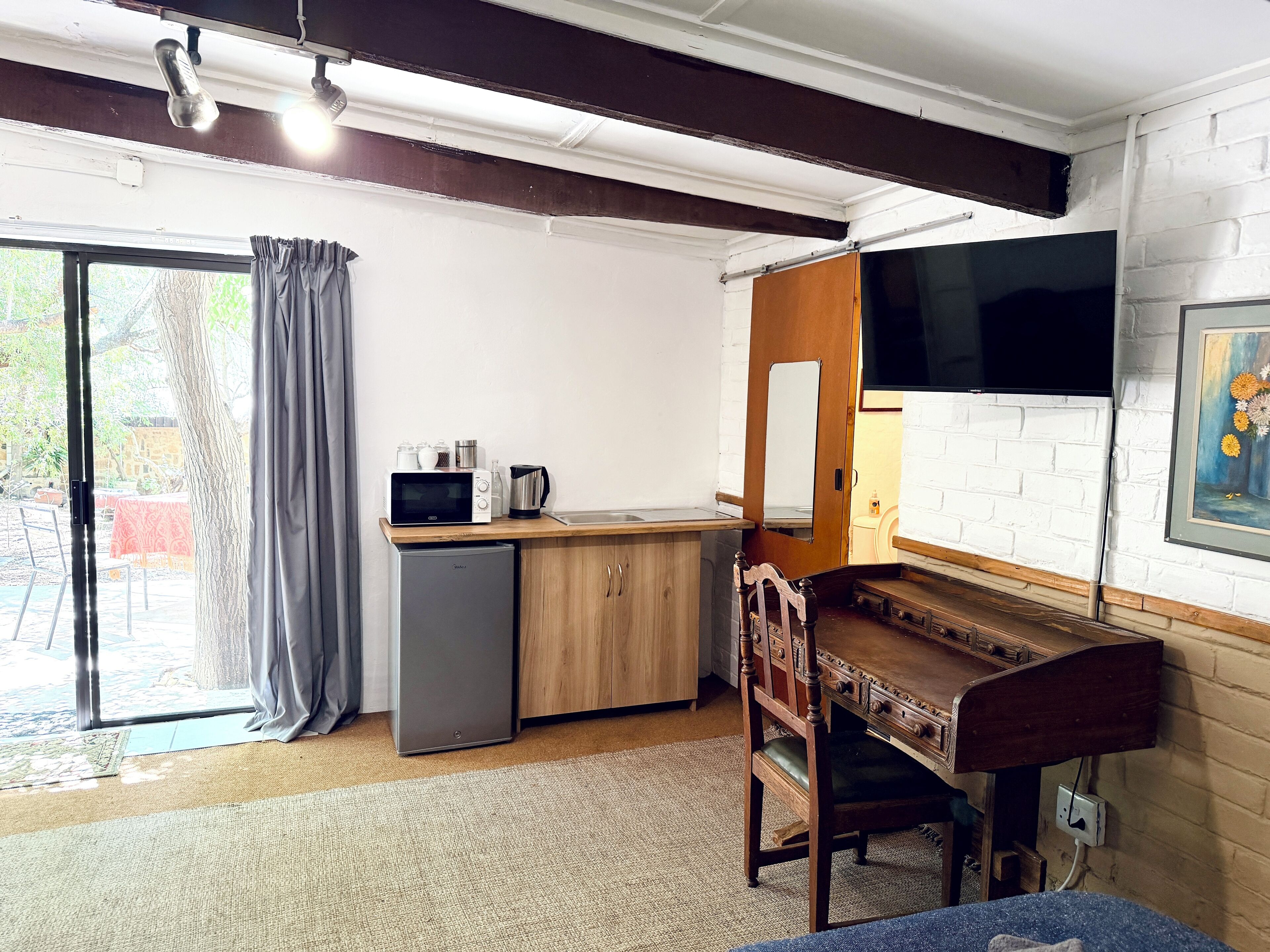 Standard Twin Room, Patio, Garden View | Interior