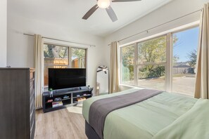 Iron/ironing board, WiFi, bed sheets