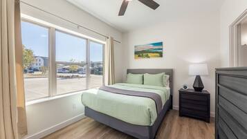 Fer et planche Ă repasser, Wi-Fi, draps fournis