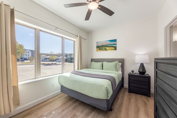 Iron/ironing board, WiFi, bed sheets