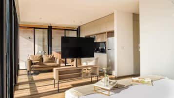 Loftsrom – superior, balkong, byutsikt | Innvendig