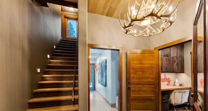 Charming and eclectic 4 Bedroom Home in Victor with countless amenities