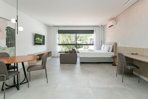 Room - Next to the mall with rooftop pool | #SG05 (Florianópolis)